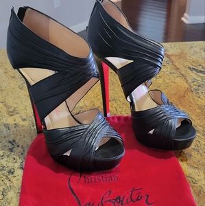 Christian Louboutin strapy 38